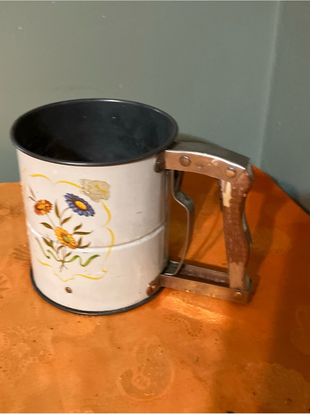 Vintage Androck Hand-i-Sift Screened Tin Sifter Flower Motif